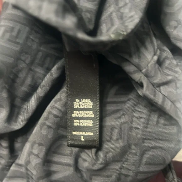 Fendi size L Skims- Skimpy Scoop - Picture 4 of 4